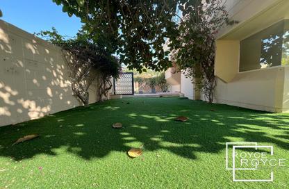 Villa - 4 Bedrooms - 5 Bathrooms for rent in Jumeirah 1 Villas - Jumeirah 1 - Jumeirah - Dubai