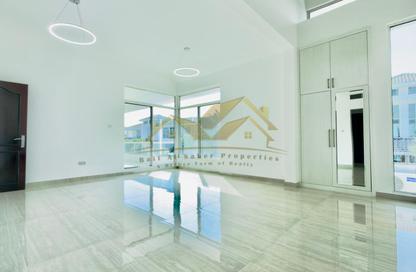 Villa - 5 - 6 for rent in Umm Suqeim 1 - Umm Suqeim - Dubai