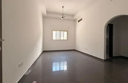 شقة - غرفة نوم - 1 حمام للايجار في مجمع مويلح - تجارية مويلح - الشارقة