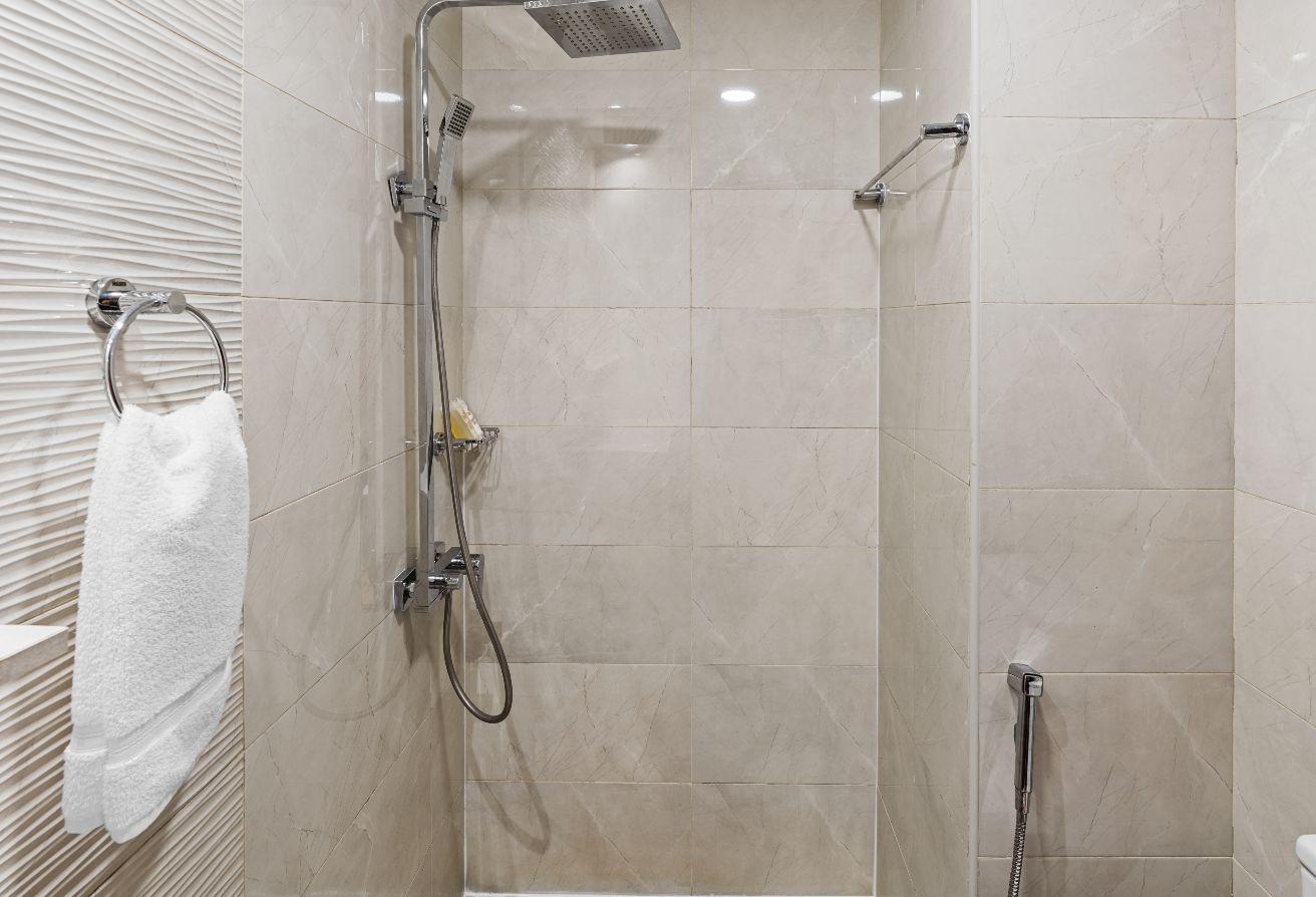 Poolside Studio | Balcony | King Bed | 50% photo 17