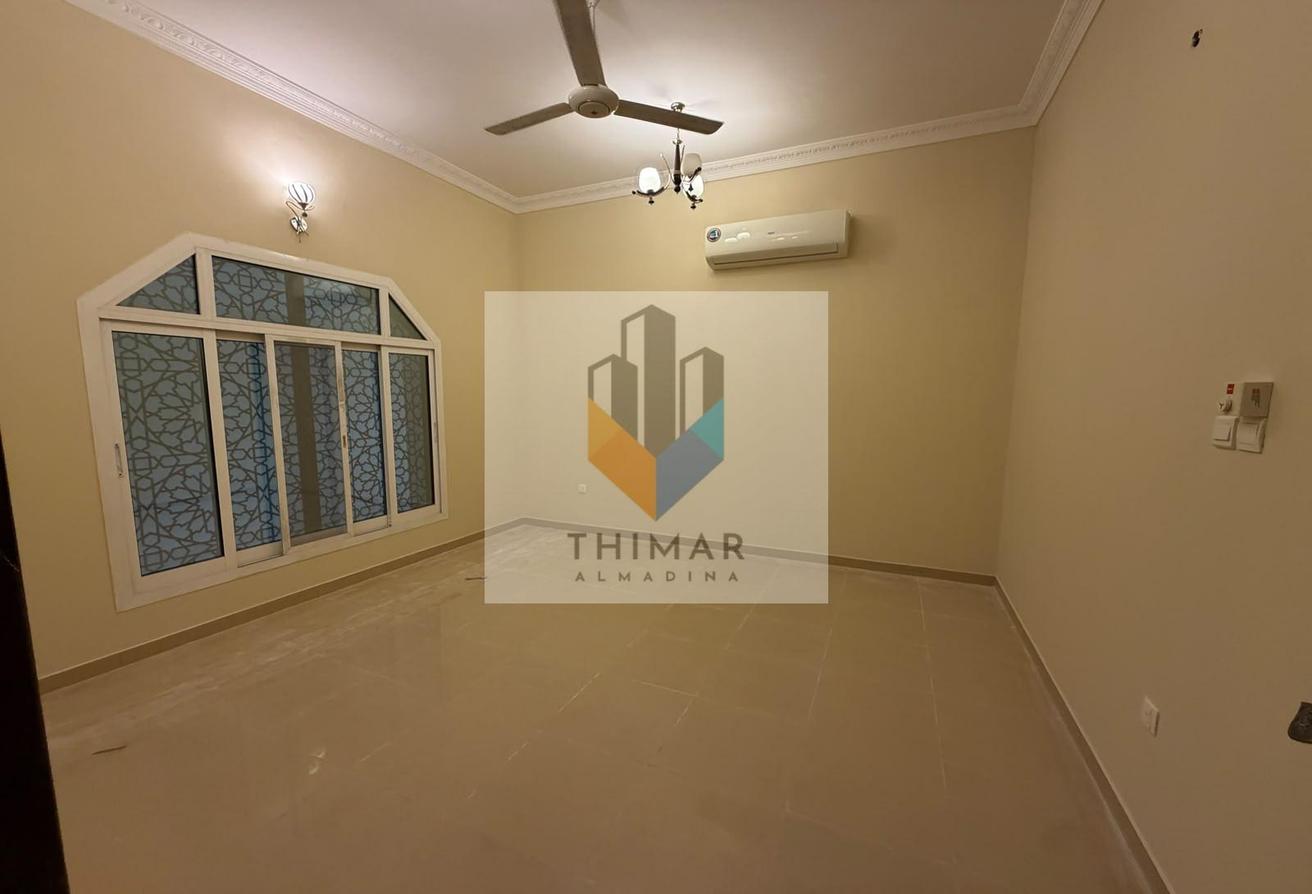 Huge Plot | Semi Furnished | Vacant Now photo 6