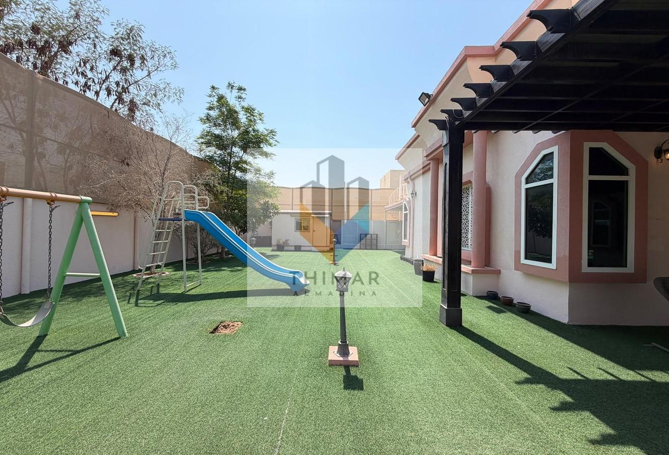 Huge Plot | Semi Furnished | Vacant Now photo 19