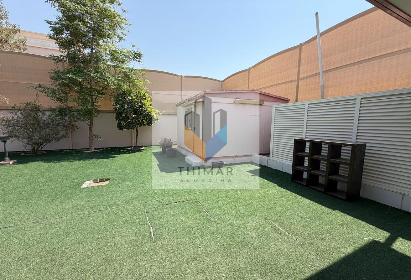 Huge Plot | Semi Furnished | Vacant Now photo 18