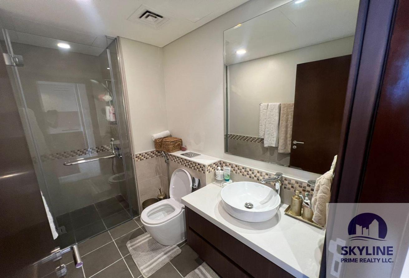 Spacious Layout | Fully Furnished | Vacant photo 10