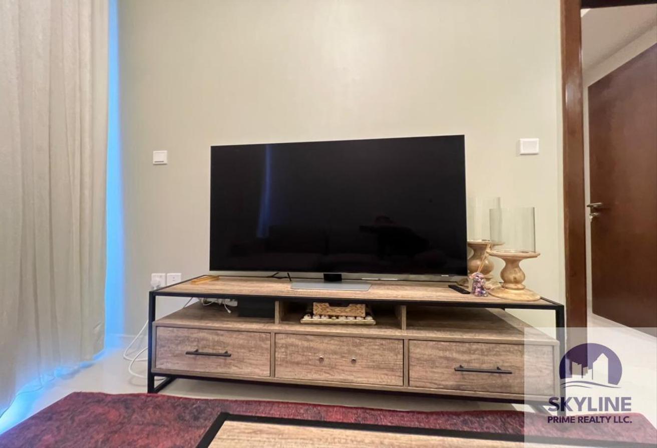 Spacious Layout | Fully Furnished | Vacant photo 5