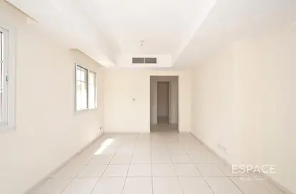 فيلا - 2 غرف نوم - 2 حمامات للايجار في الينابيع 11 - الينابيع - دبي