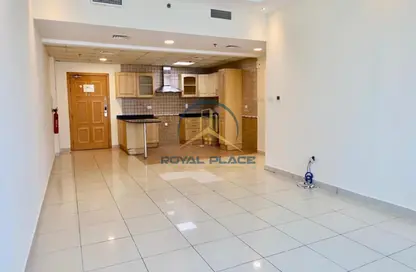 شقة - 2 غرف نوم - 2 حمامات للايجار في جلوبال ليك فيو - (JLT) مجمع E - أبراج بحيرات الجميرا - دبي