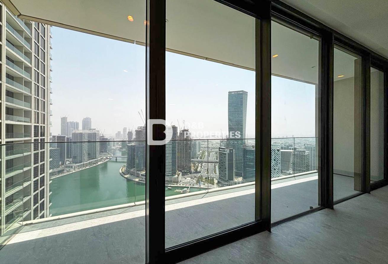 BURJ KHALIFA & CANAL VIEW | HIGH FLOOR | MAID ROOM photo 3
