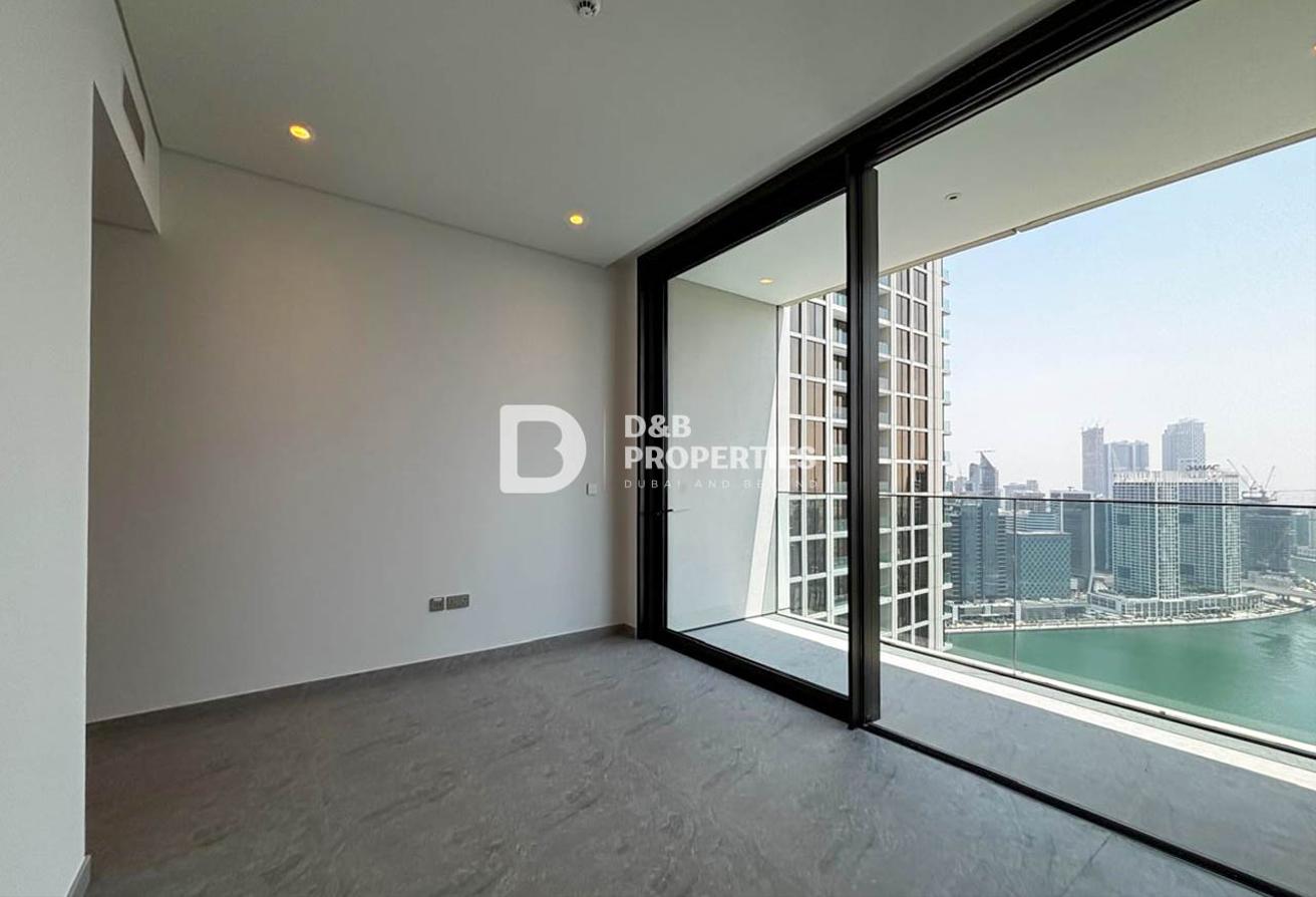 BURJ KHALIFA & CANAL VIEW | HIGH FLOOR | MAID ROOM photo 10