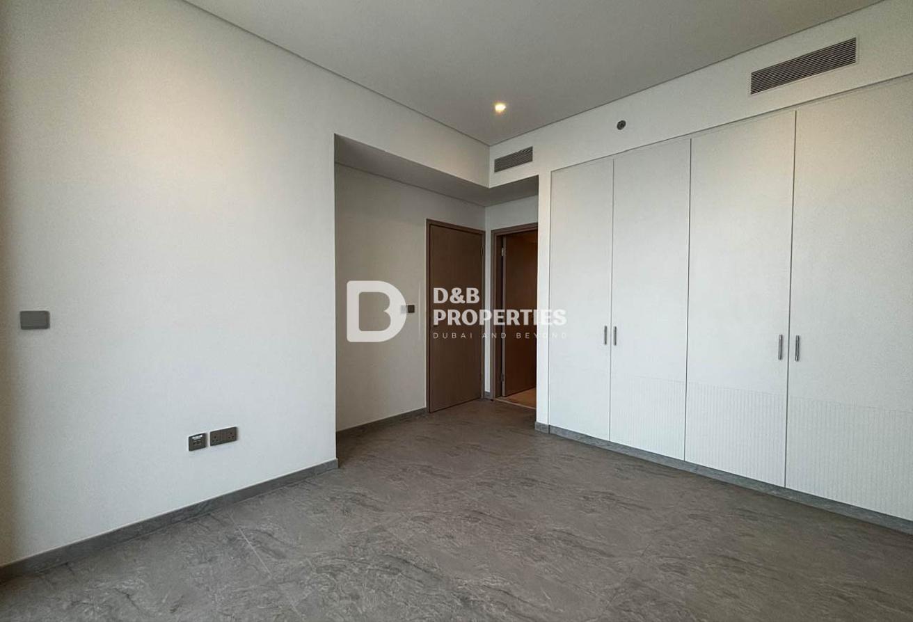 BURJ KHALIFA & CANAL VIEW | HIGH FLOOR | MAID ROOM photo 12