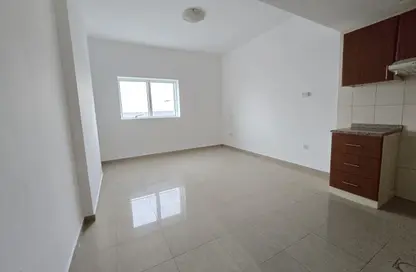 Apartment - Studio - 1 Bathroom for rent in Al Khan Corniche - Al Khan - Sharjah