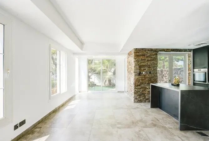 152815775 - Property Image 2