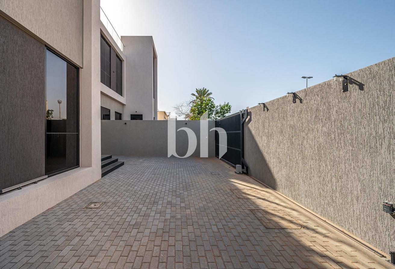 5BR Villa | Unfurnished | Next To CityWalk photo 15