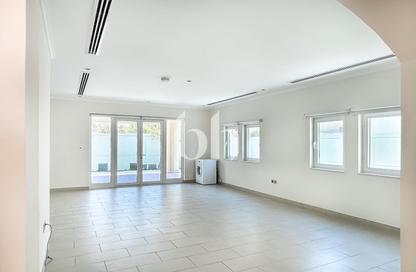 Villa - 3 Bedrooms - 4 Bathrooms for rent in District 7 - Jumeirah Park - Dubai