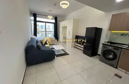 شقة - 1 حمام للايجار في كريستال مساكن - منطقة 11 - قرية جميرا الدائرية - دبي