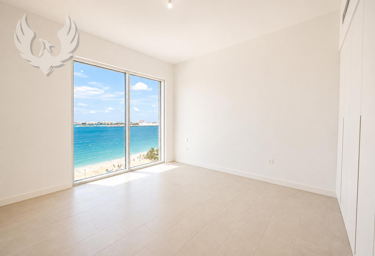 Stunning Sea view | Premier Beachfront Living photo 6