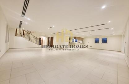 Villa - 4 Bedrooms - 5 Bathrooms for sale in Jumeirah Park - Dubai