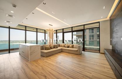 Apartment - 3 Bedrooms - 3 Bathrooms for sale in Beach Vista Tower 2 - Beach Vista - EMAAR Beachfront - Dubai Harbour - Dubai