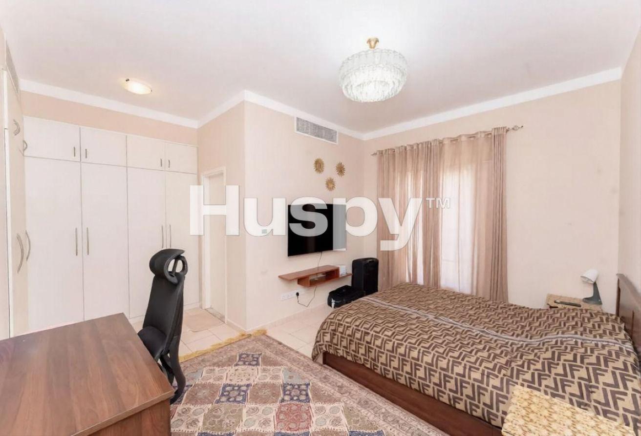Vacant | Close to Amenities | Furnished photo 8