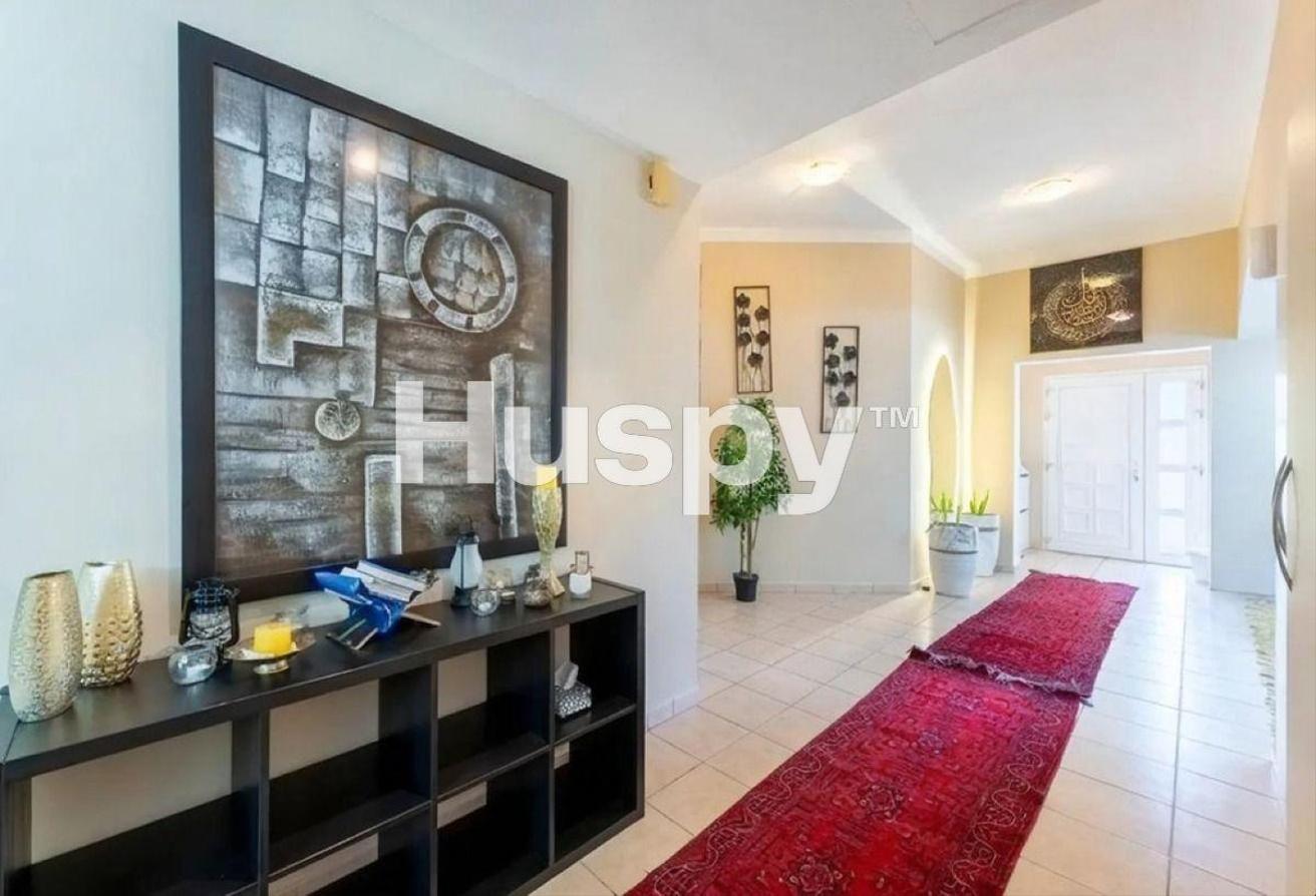 Vacant | Close to Amenities | Furnished photo 13