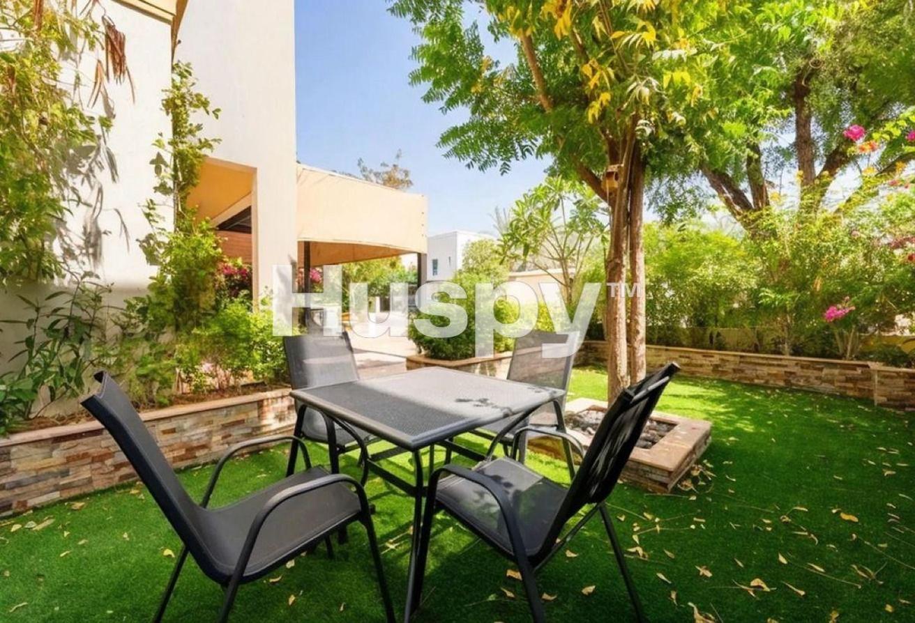 Vacant | Close to Amenities | Furnished photo 16