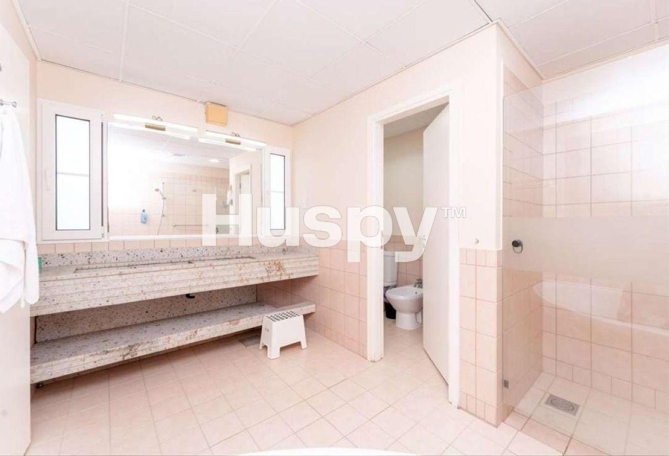 Vacant | Close to Amenities | Furnished photo 11