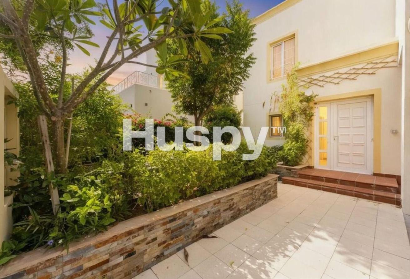Vacant | Close to Amenities | Furnished photo 14
