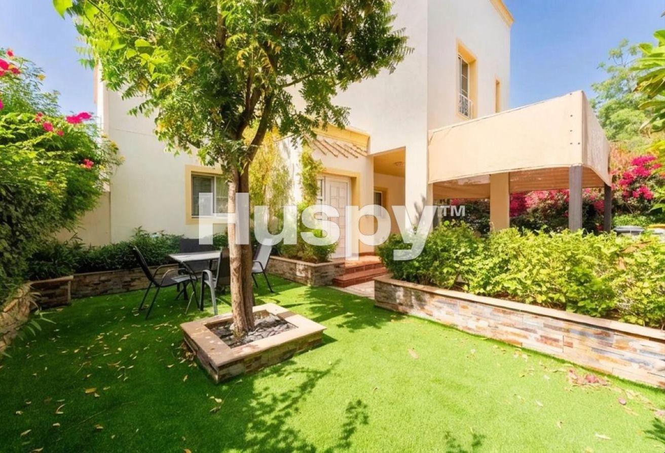 Vacant | Close to Amenities | Furnished photo 15
