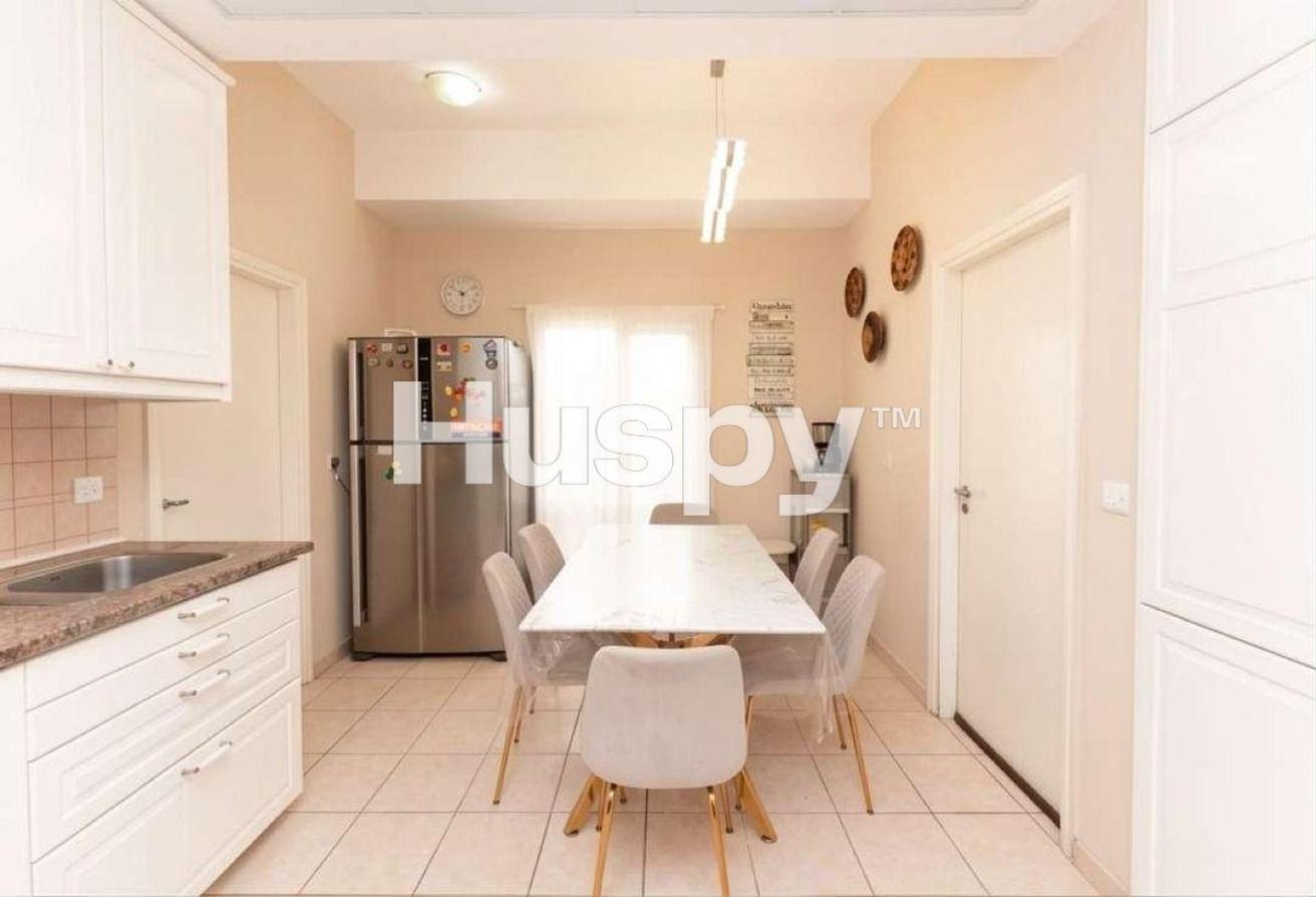 Vacant | Close to Amenities | Furnished photo 5