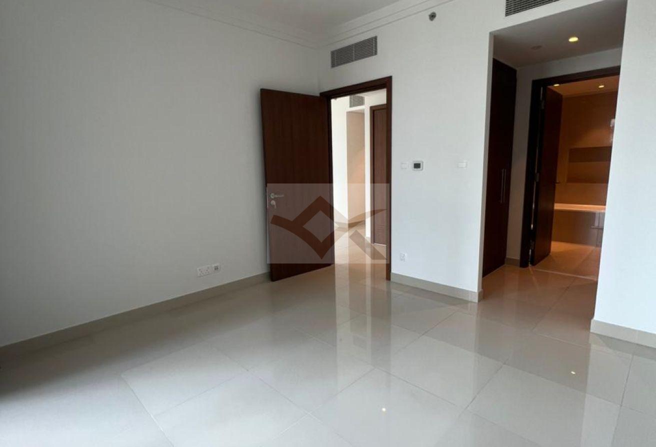Big layout | Vacant | Corner Unit photo 16