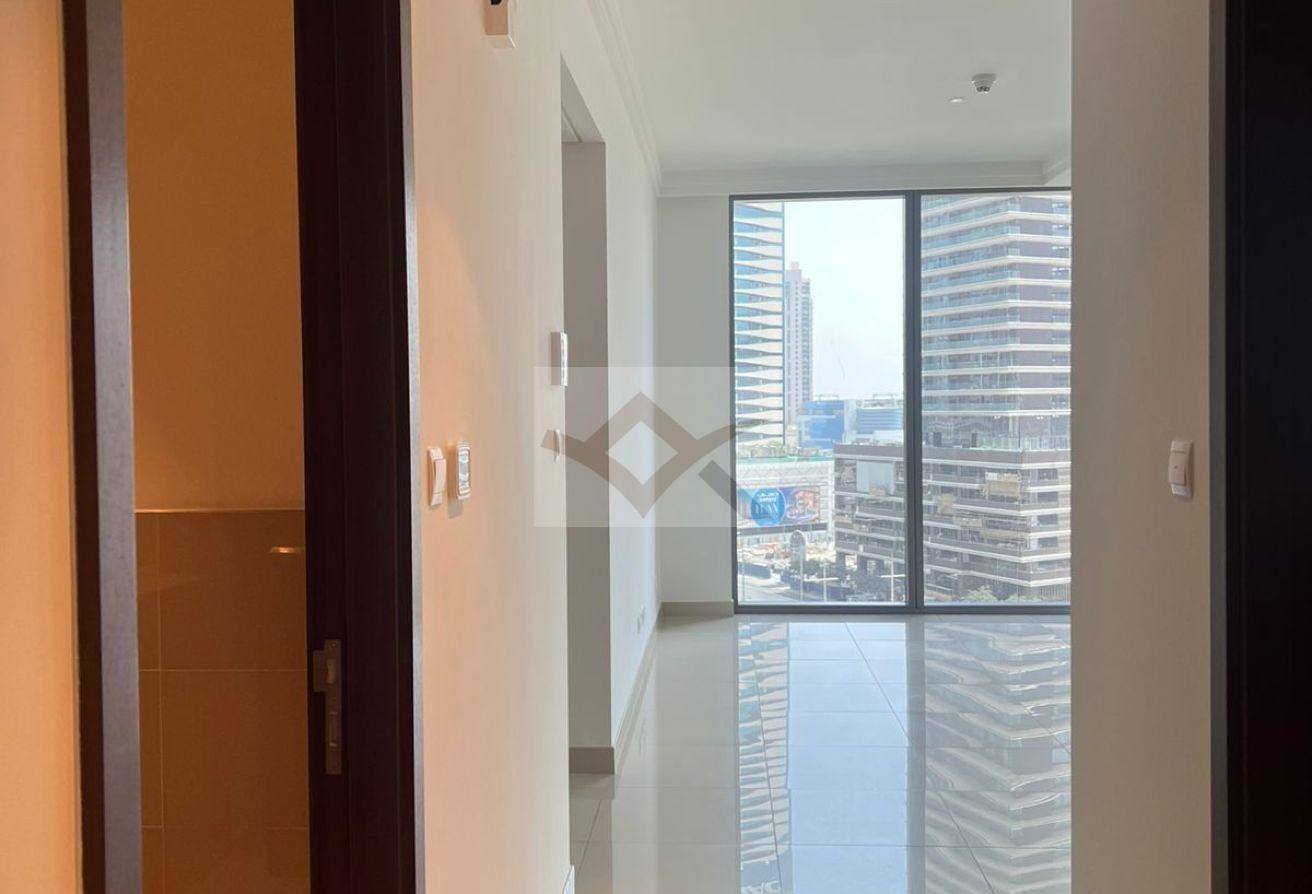 Big layout | Vacant | Corner Unit photo 5