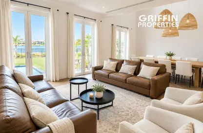 Villa - 3 Bedrooms - 6 Bathrooms for sale in Sur La Mer 2 - Sur La Mer - Jumeirah 1 - Jumeirah - Dubai
