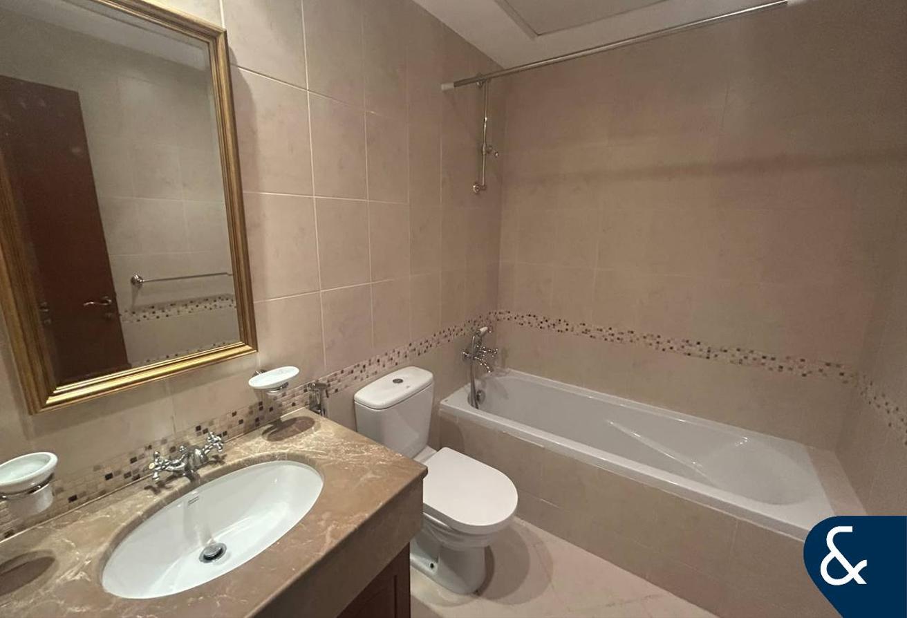4 Beds + Maids I Close to Community Pool photo 8