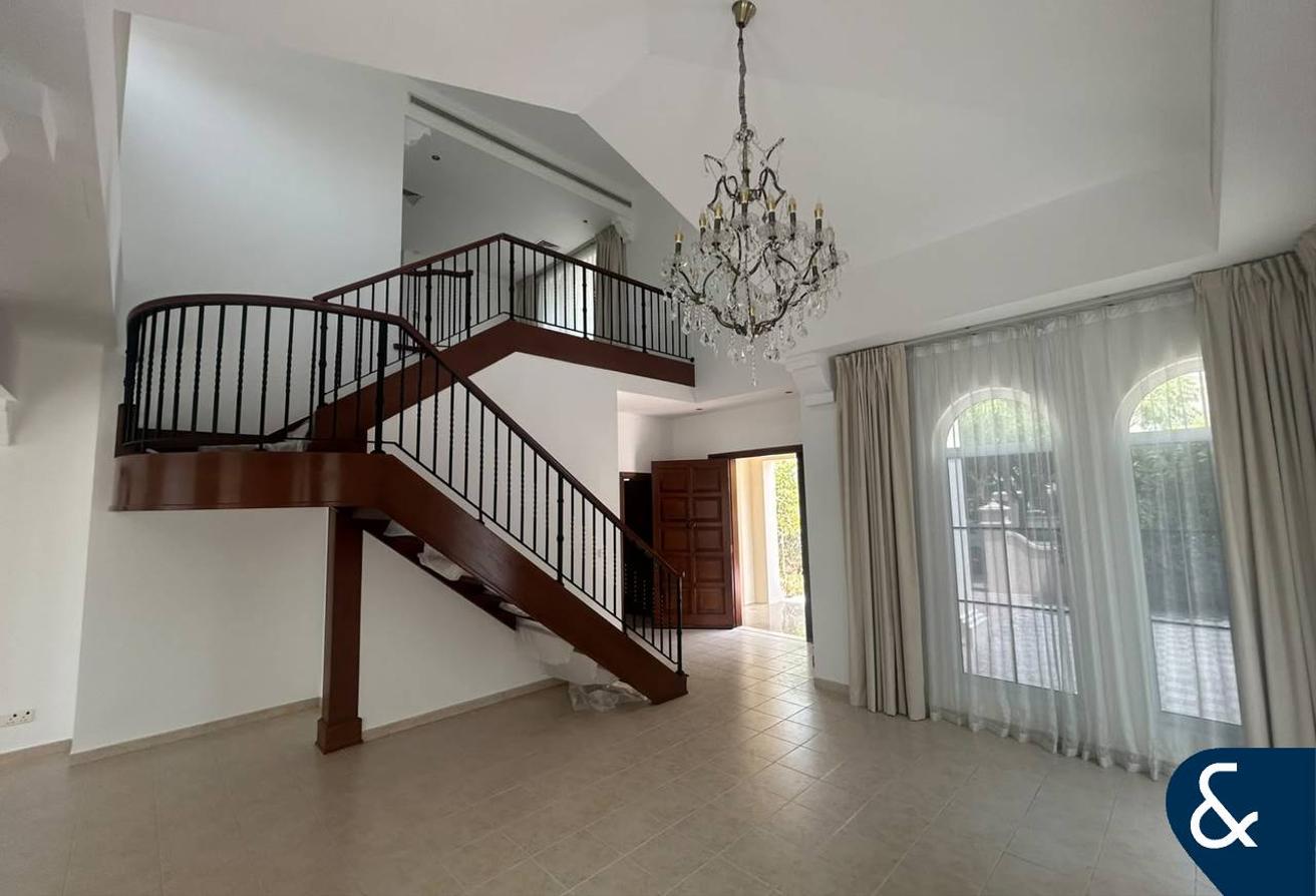 4 Beds + Maids I Close to Community Pool photo 6