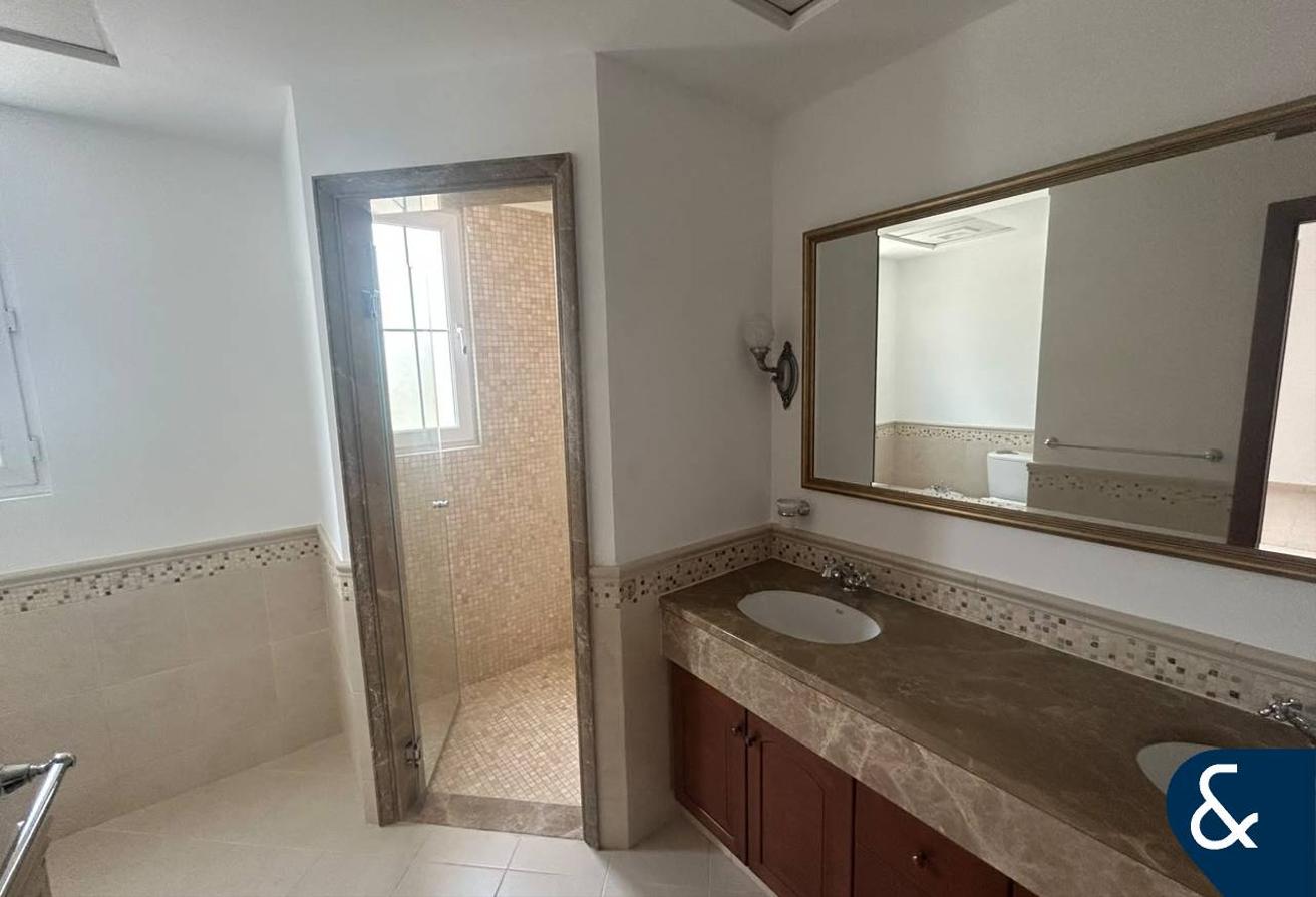 4 Beds + Maids I Close to Community Pool photo 14