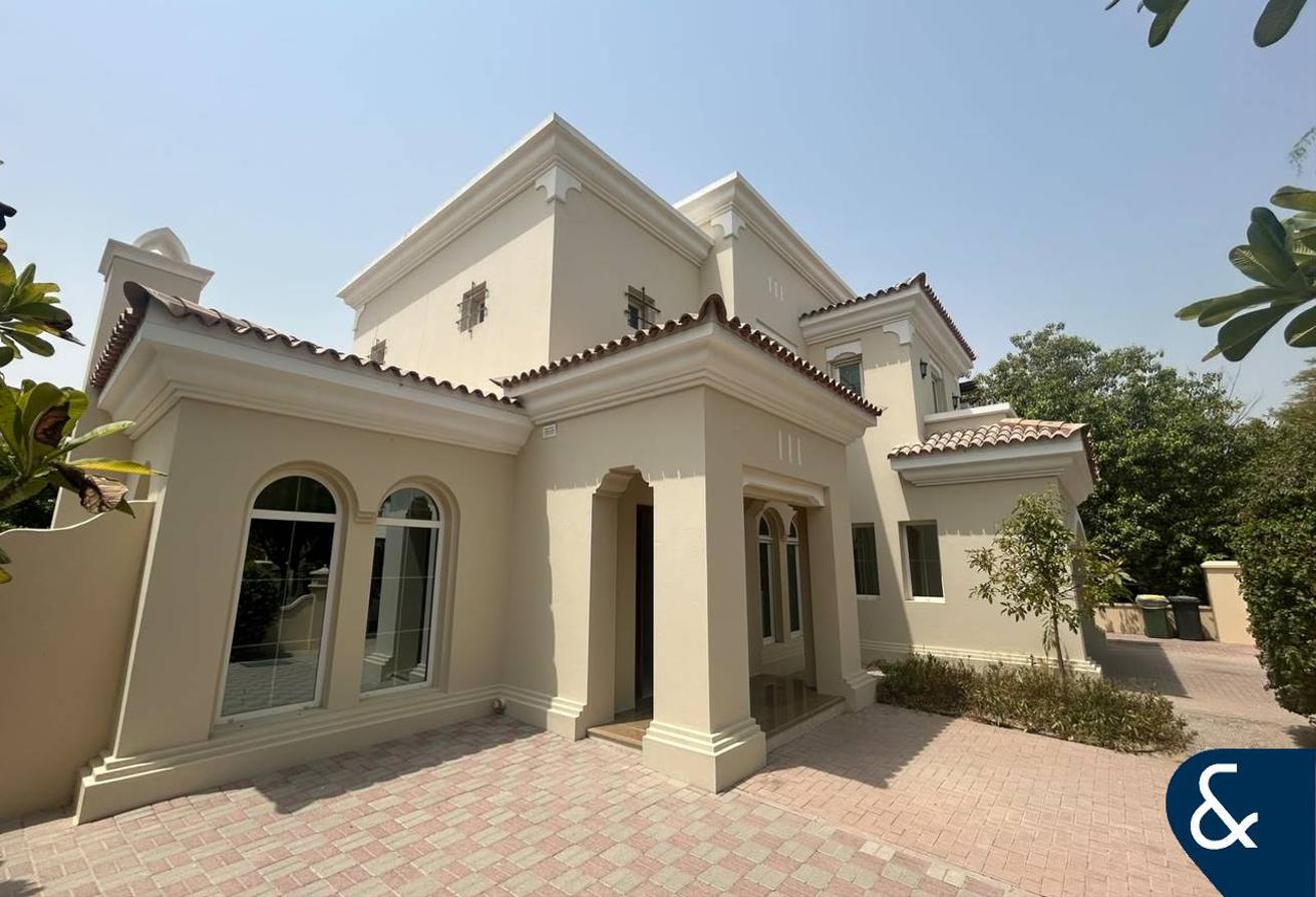 4 Beds + Maids I Close to Community Pool photo 16