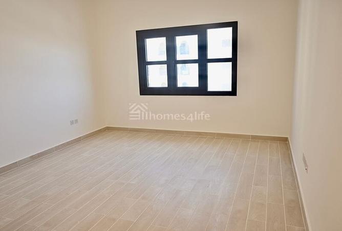 Unfurnished 2 Bed Room | Community View photo 2