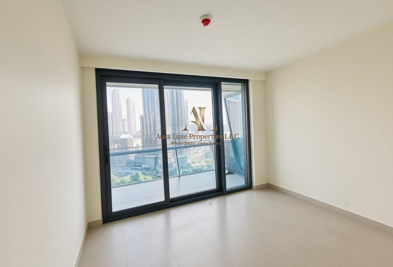 Burj Khalifa view : Ready to Move | Spacious photo 6
