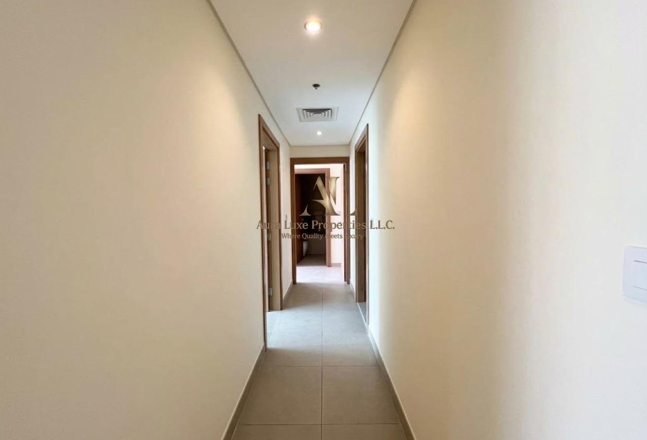 Burj Khalifa view : Ready to Move | Spacious photo 8