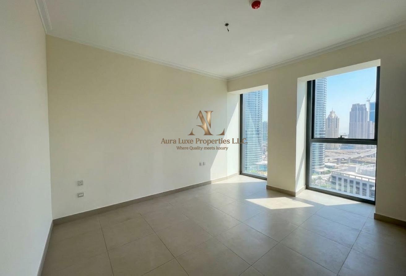Burj Khalifa view : Ready to Move | Spacious photo 5