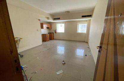 Apartment - Studio - 1 Bathroom for rent in Abu Shagara building - Abu shagara - Sharjah