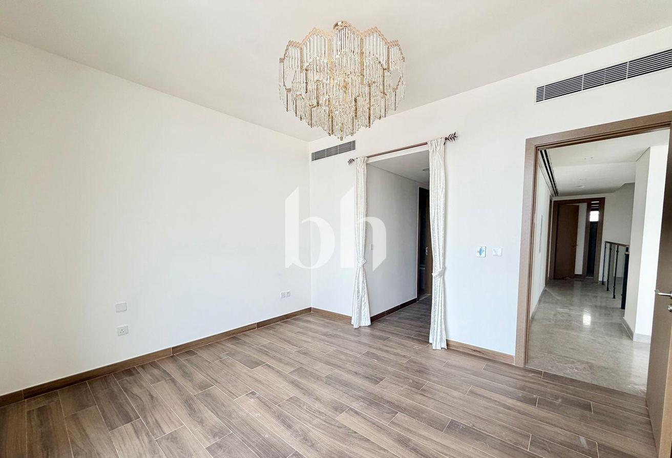 Independent Villa | Best Price | Landscaped photo 13