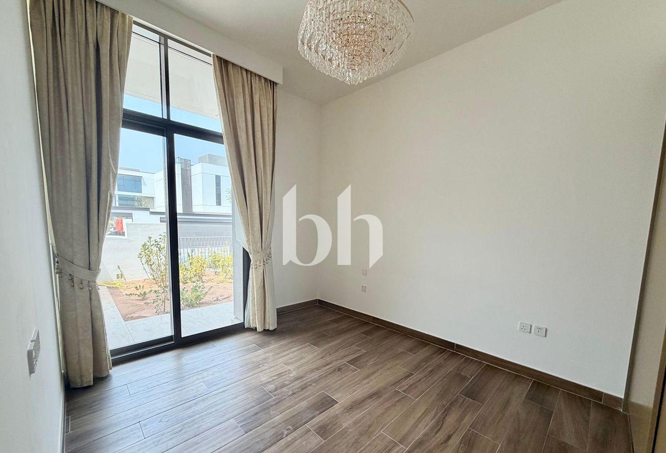 Independent Villa | Best Price | Landscaped photo 9