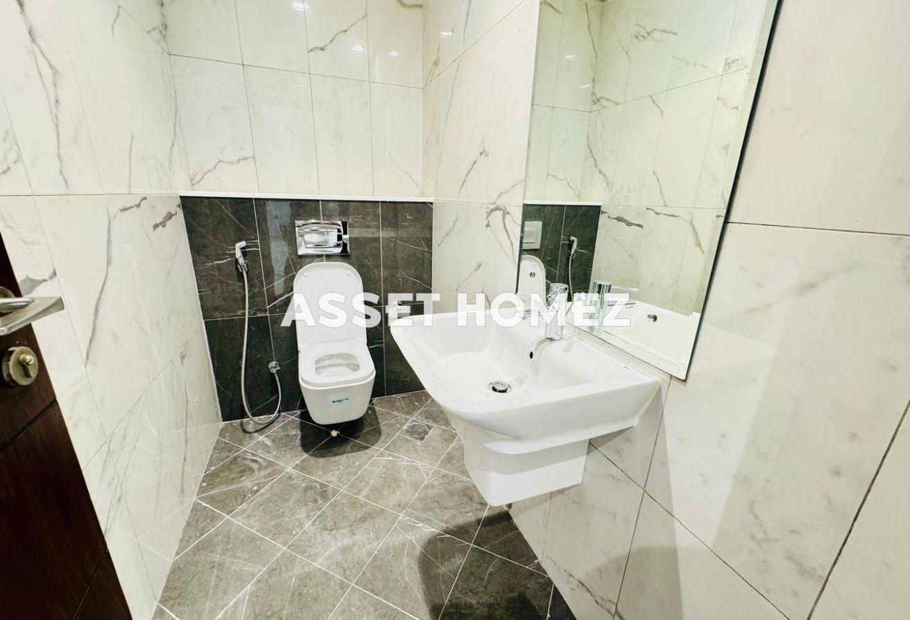 Higher Floor | Canal View | Fully Bright | Vacant photo 8
