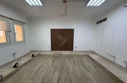 Office Space - Studio - 3 Bathrooms for rent in Al Dafeinah - Asharej - Al Ain