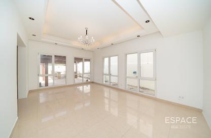 Villa - 5 Bedrooms - 4 Bathrooms for rent in Meadows 2 - Meadows - Dubai