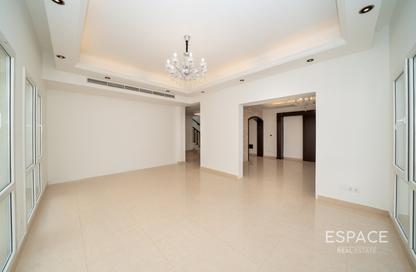 Villa - 5 Bedrooms - 4 Bathrooms for rent in Meadows 2 - Meadows - Dubai