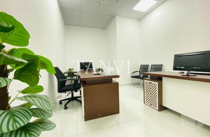 Office Space - Studio - 1 Bathroom for rent in Red Avenue - Al Garhoud - Dubai