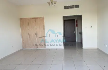 Apartment - Studio - 1 Bathroom for rent in Building IC1-EMR-23 - Emirates Cluster - International City - Dubai