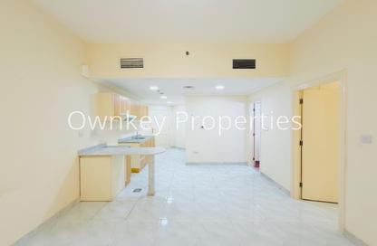 Apartment - 1 Bedroom - 2 Bathrooms for rent in Golden Sands 12 - Al Mankhool - Bur Dubai - Dubai